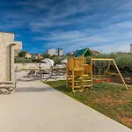 San Zusto, 1600 M2 Plot Area, Heated Pool With Hydromassage Zone *