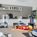 San Zusto, 1600 M2 Plot Area, Heated Pool With Hydromassage Zone Galižana
