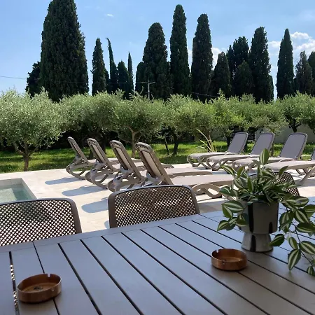 Villa San Zusto, 1600 M2 Plot Area, Heated Pool With Hydromassage Zone Galižana