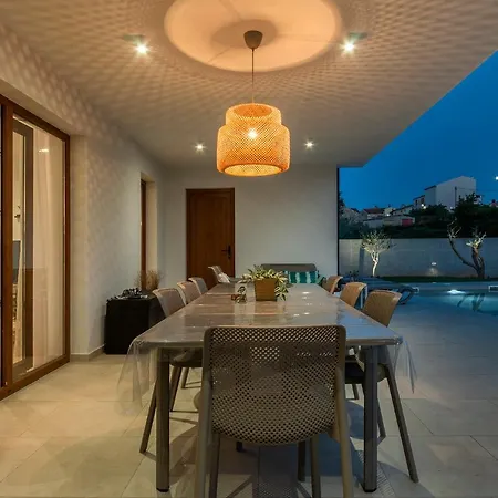 Villa San Zusto, 1600 M2 Plot Area, Heated Pool With Hydromassage Zone Galižana
