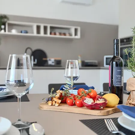 San Zusto, 1600 M2 Plot Area, Heated Pool With Hydromassage Zone Galižana