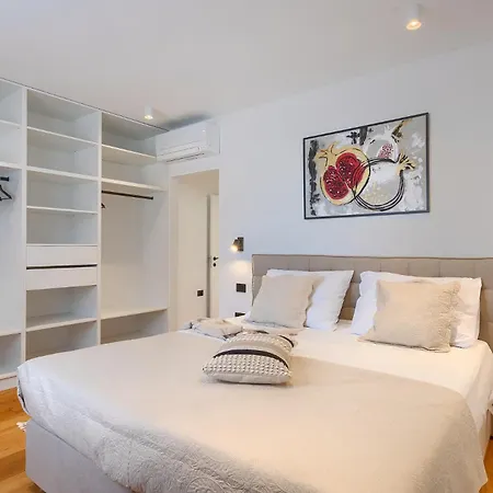 San Zusto, 1600 M2 Plot Area, Heated Pool With Hydromassage Zone *