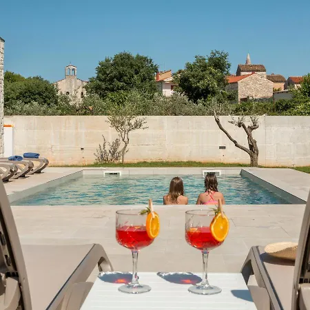 San Zusto, 1600 M2 Plot Area, Heated Pool With Hydromassage Zone * Galizana