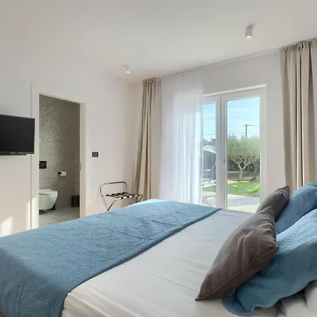 San Zusto, 1600 M2 Plot Area, Heated Pool With Hydromassage Zone * Galižana