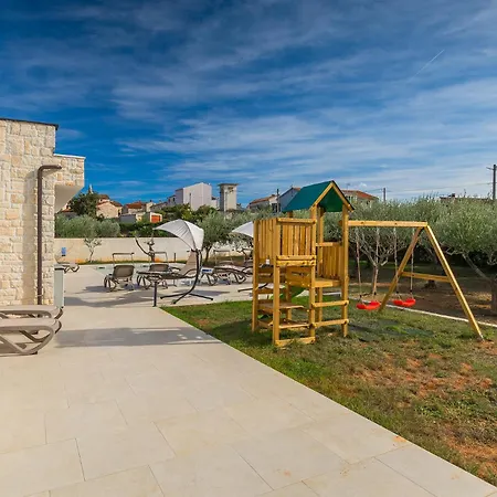 San Zusto, 1600 M2 Plot Area, Heated Pool With Hydromassage Zone *