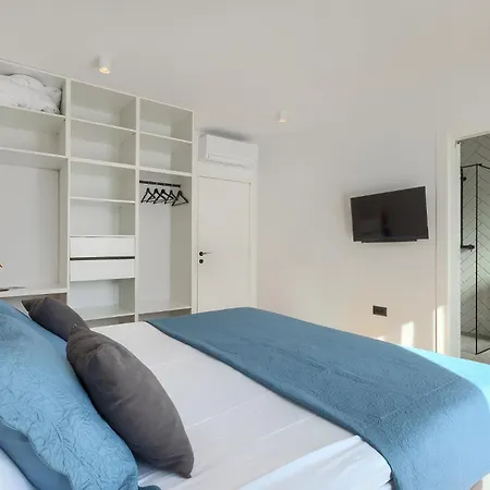 San Zusto, 1600 M2 Plot Area, Heated Pool With Hydromassage Zone Galižana