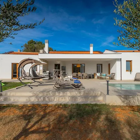 Villa San Zusto, 1600 M2 Plot Area, Heated Pool With Hydromassage Zone *