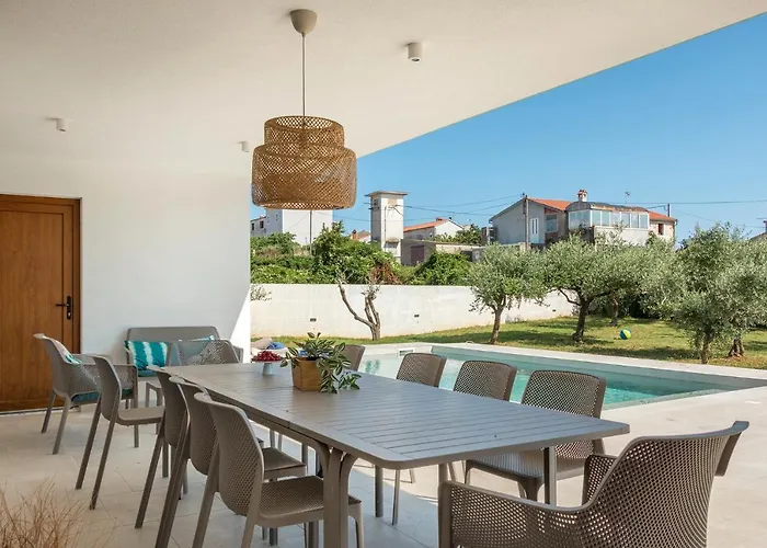 San Zusto, 1600 M2 Plot Area, Heated Pool With Hydromassage Zone *