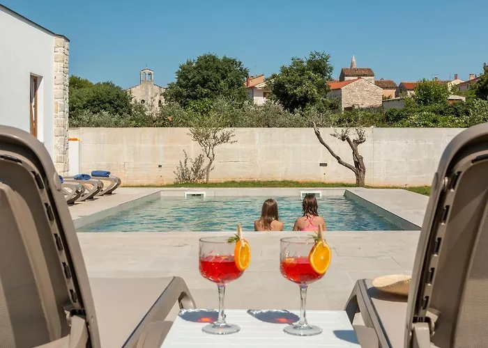 San Zusto, 1600 M2 Plot Area, Heated Pool With Hydromassage Zone * Galižana