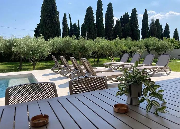 빌라 San Zusto, 1600 M2 Plot Area, Heated Pool With Hydromassage Zone Galižana