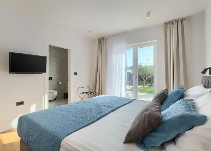 San Zusto, 1600 M2 Plot Area, Heated Pool With Hydromassage Zone * Galižana