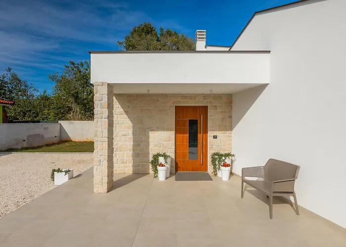 San Zusto, 1600 M2 Plot Area, Heated Pool With Hydromassage Zone 빌라 Galižana