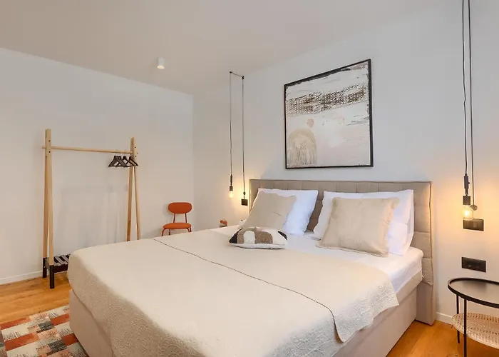 San Zusto, 1600 M2 Plot Area, Heated Pool With Hydromassage Zone Galižana