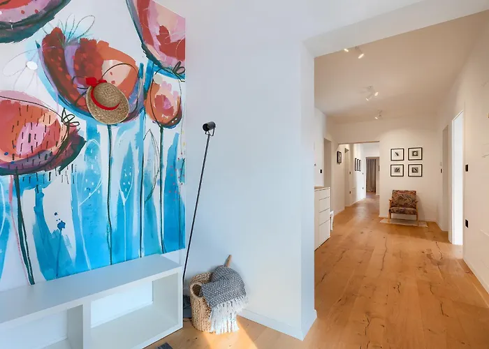 San Zusto, 1600 M2 Plot Area, Heated Pool With Hydromassage Zone 빌라