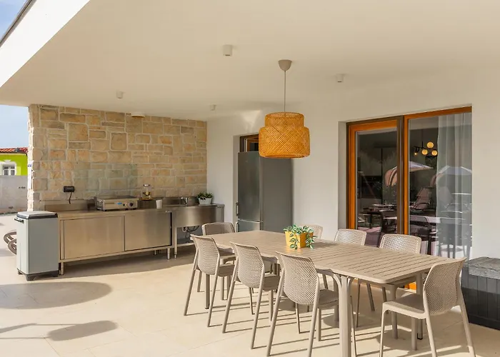 San Zusto, 1600 M2 Plot Area, Heated Pool With Hydromassage Zone 빌라 *