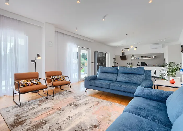 San Zusto, 1600 M2 Plot Area, Heated Pool With Hydromassage Zone 빌라 Galižana