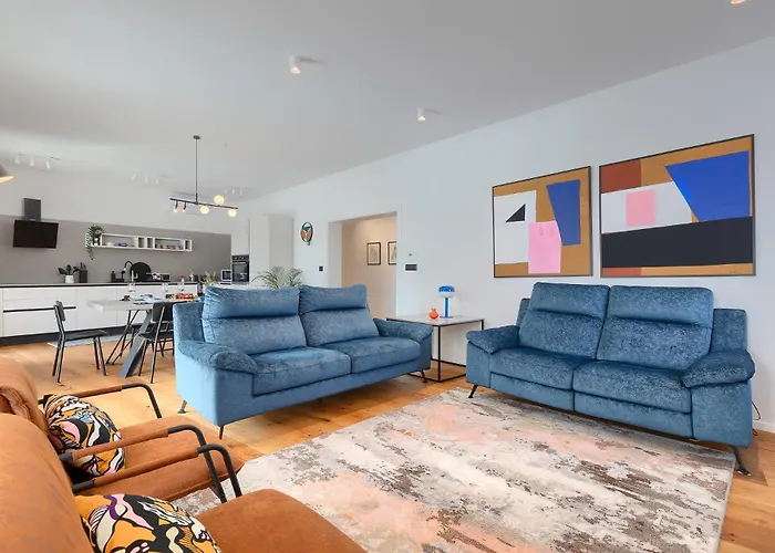 San Zusto, 1600 M2 Plot Area, Heated Pool With Hydromassage Zone 빌라