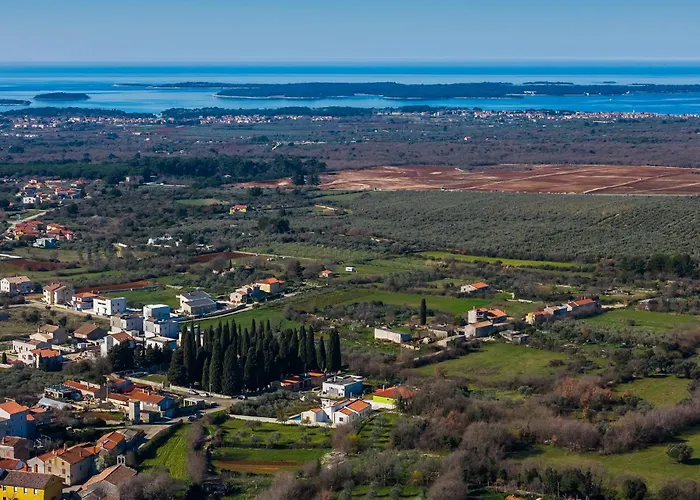San Zusto, 1600 M2 Plot Area, Heated Pool With Hydromassage Zone Vila *